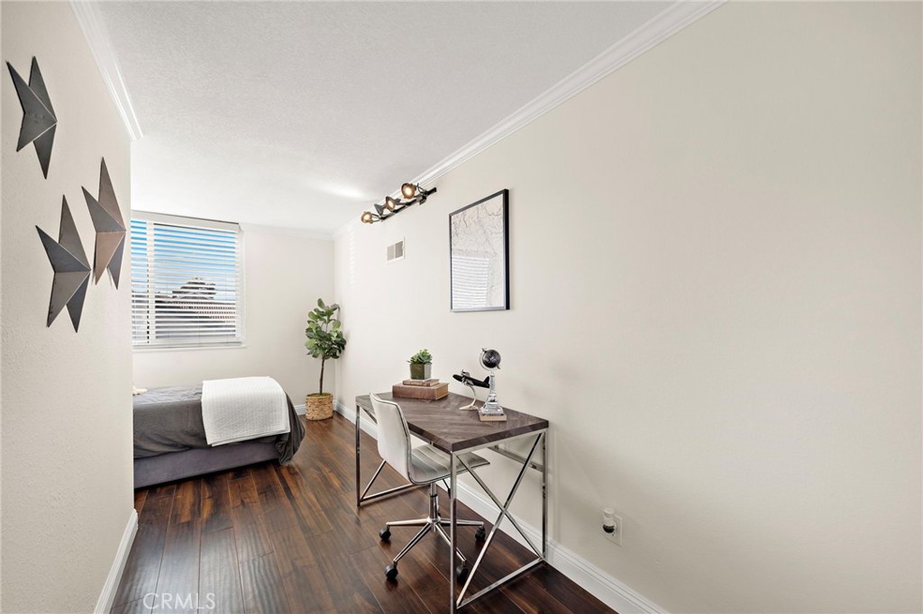 10763 El Centro Avenue