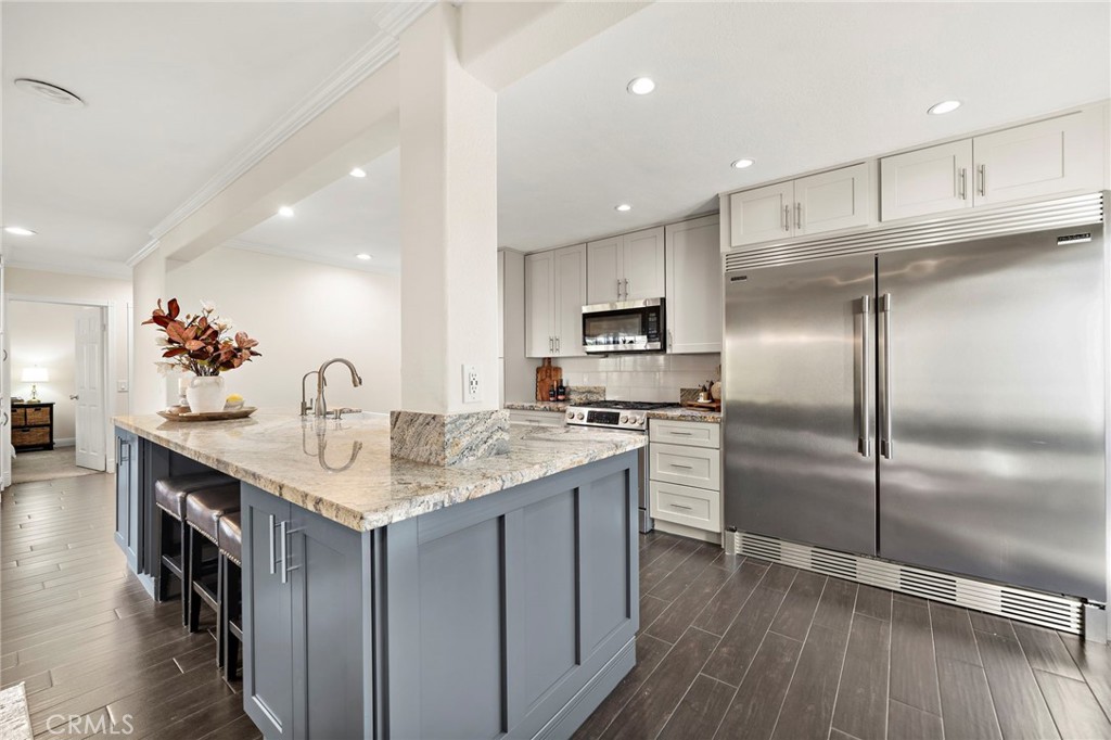 10763 El Centro Avenue