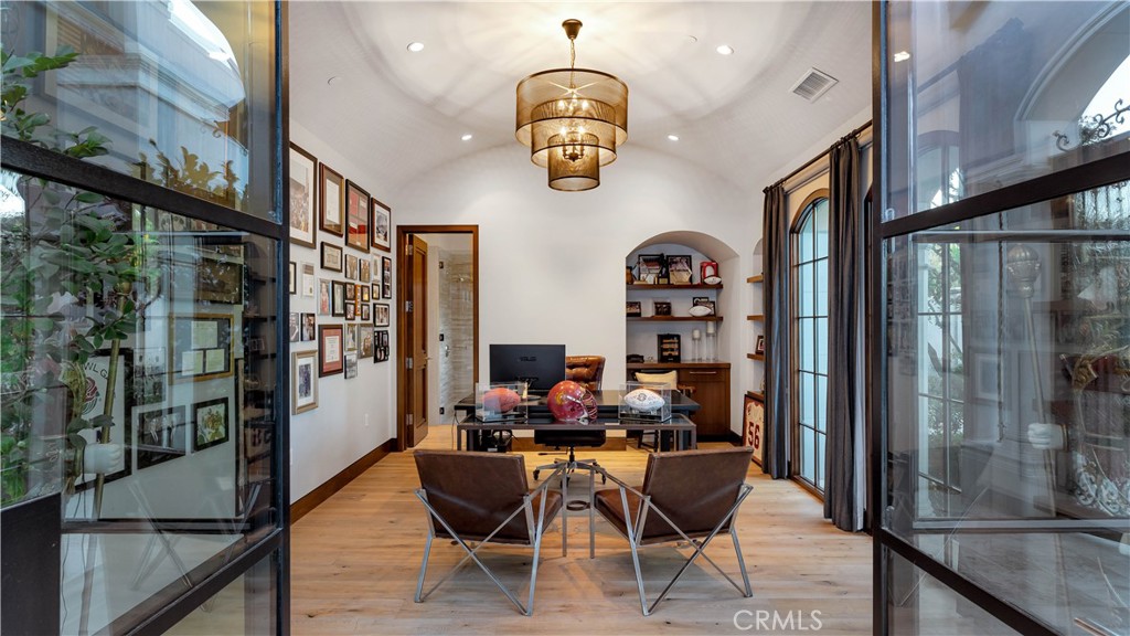 2 Thomas Road