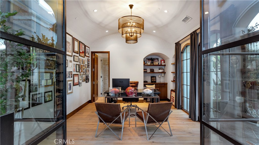 2 Thomas Road