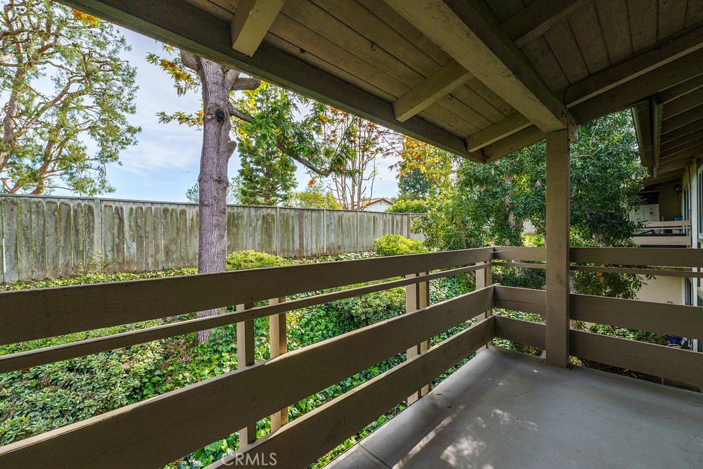 23732 Hillhurst Drive 38