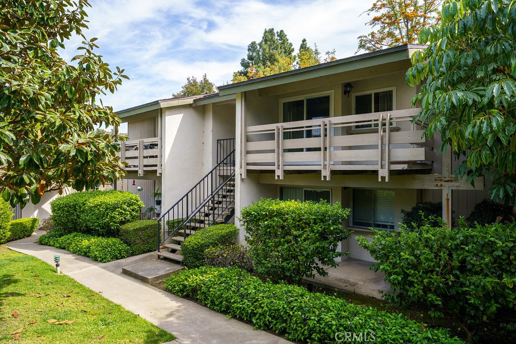 23732 Hillhurst Drive 38