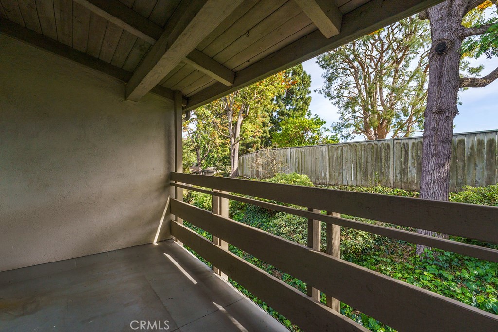 23732 Hillhurst Drive 38