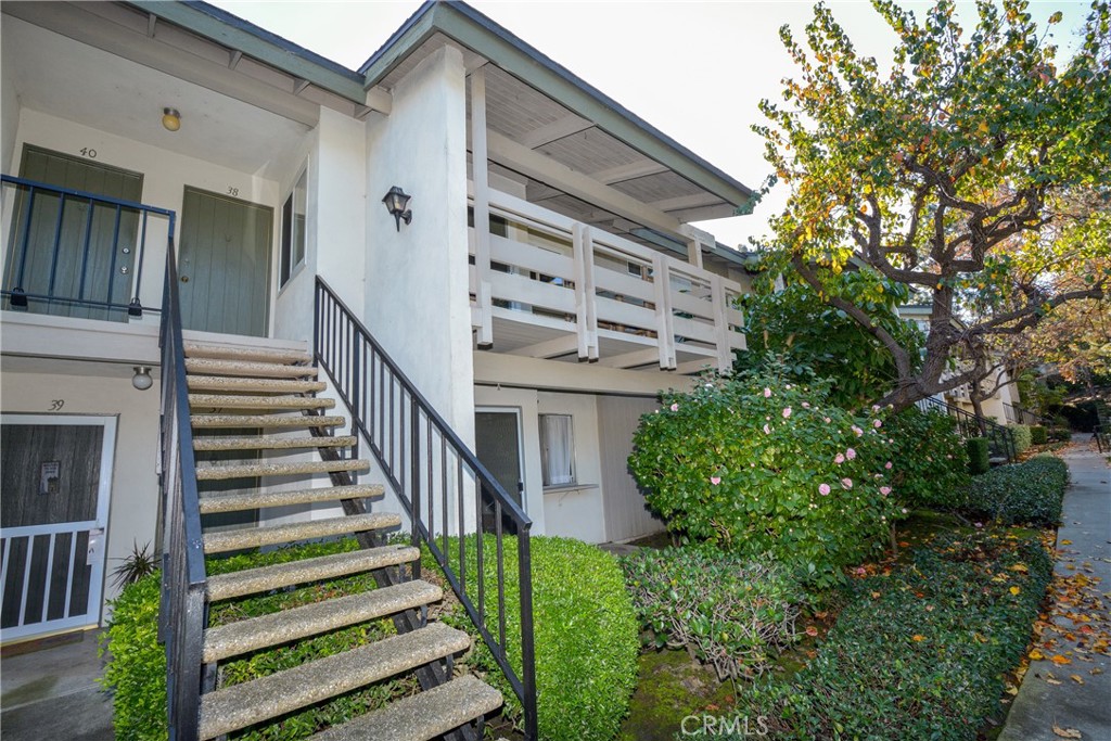 23732 Hillhurst Drive 38