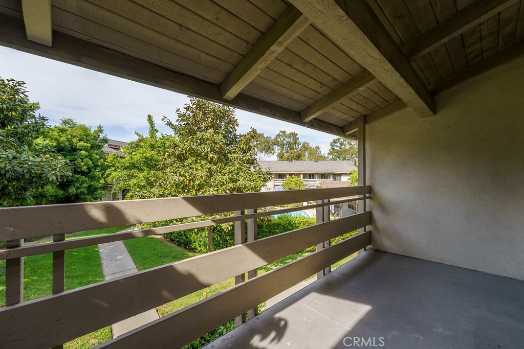 23732 Hillhurst Drive 38