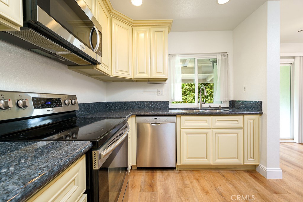 23732 Hillhurst Drive 38