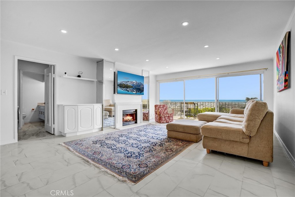 101 Scholz Plaza 224