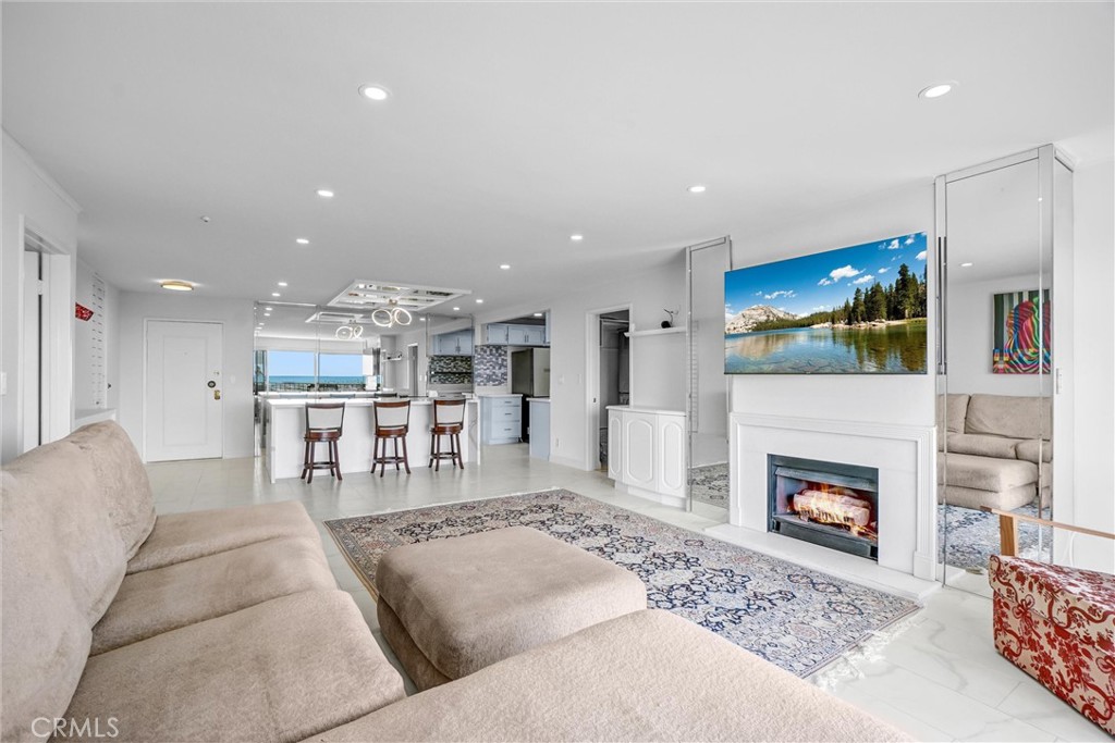 101 Scholz Plaza 224