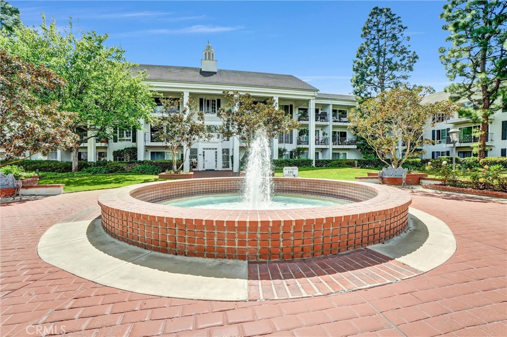 101 Scholz Plaza 224