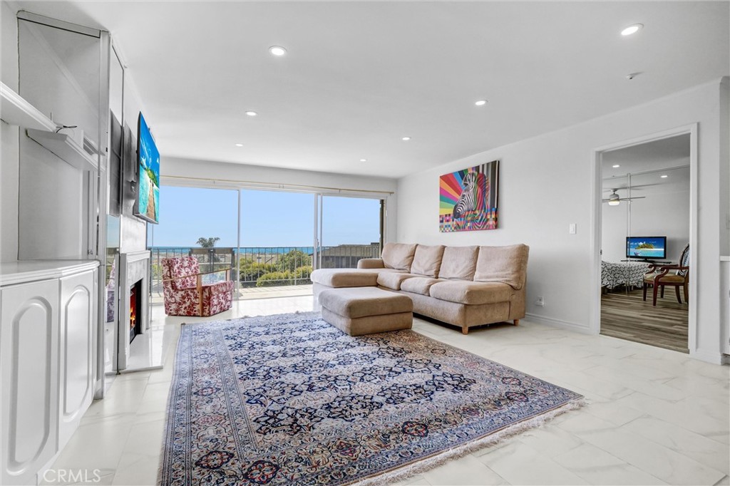 101 Scholz Plaza 224