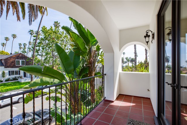 219 Ximeno AVE