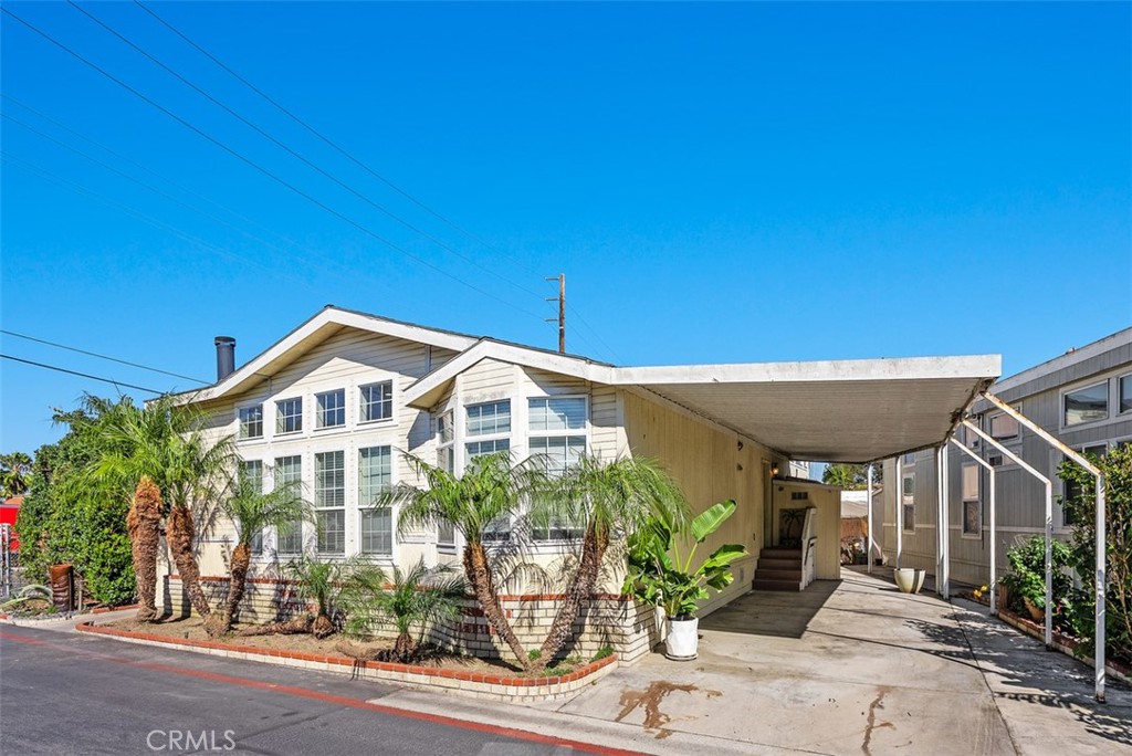 80 Huntington 402