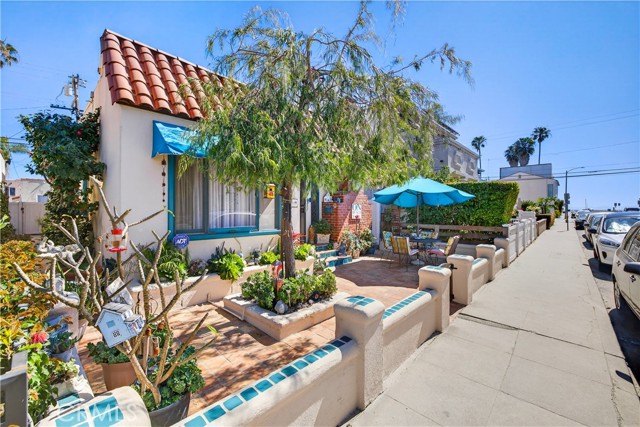 40 La Verne AVE