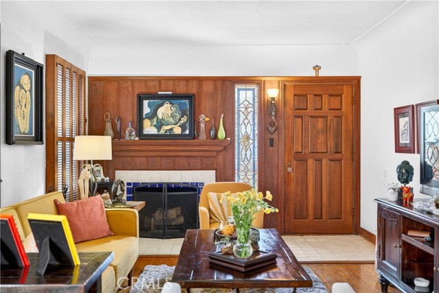 40 La Verne AVE