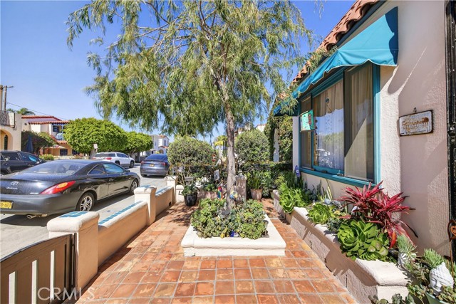 40 La Verne AVE