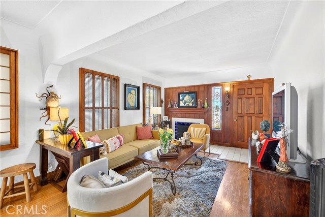 40 La Verne AVE