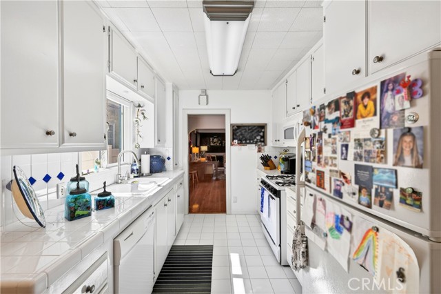 40 La Verne AVE