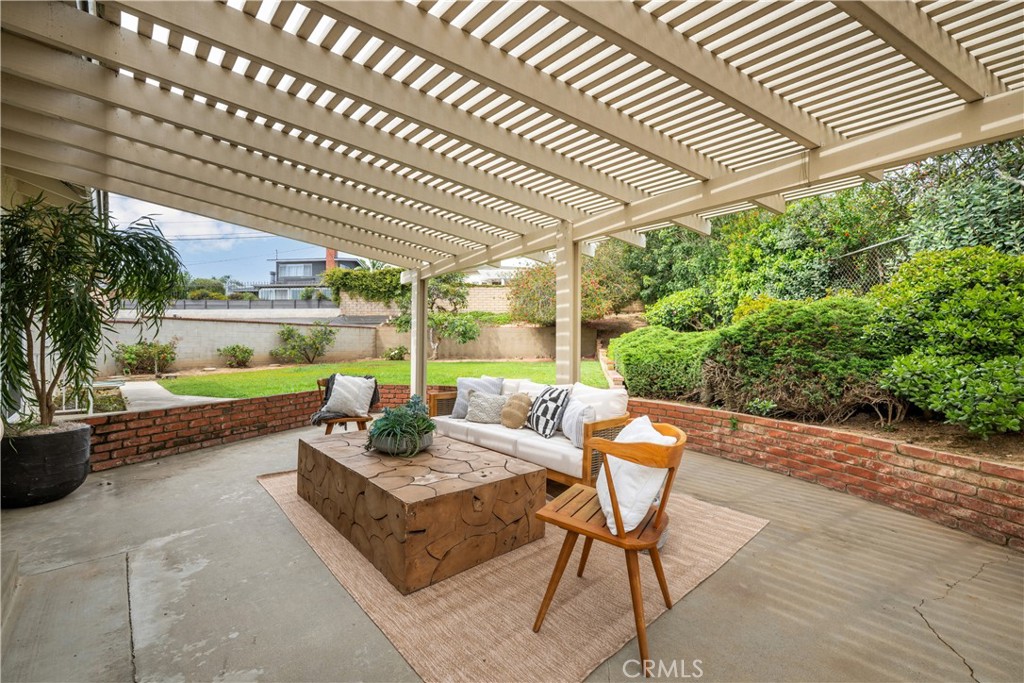 1135 Catalina Ave.