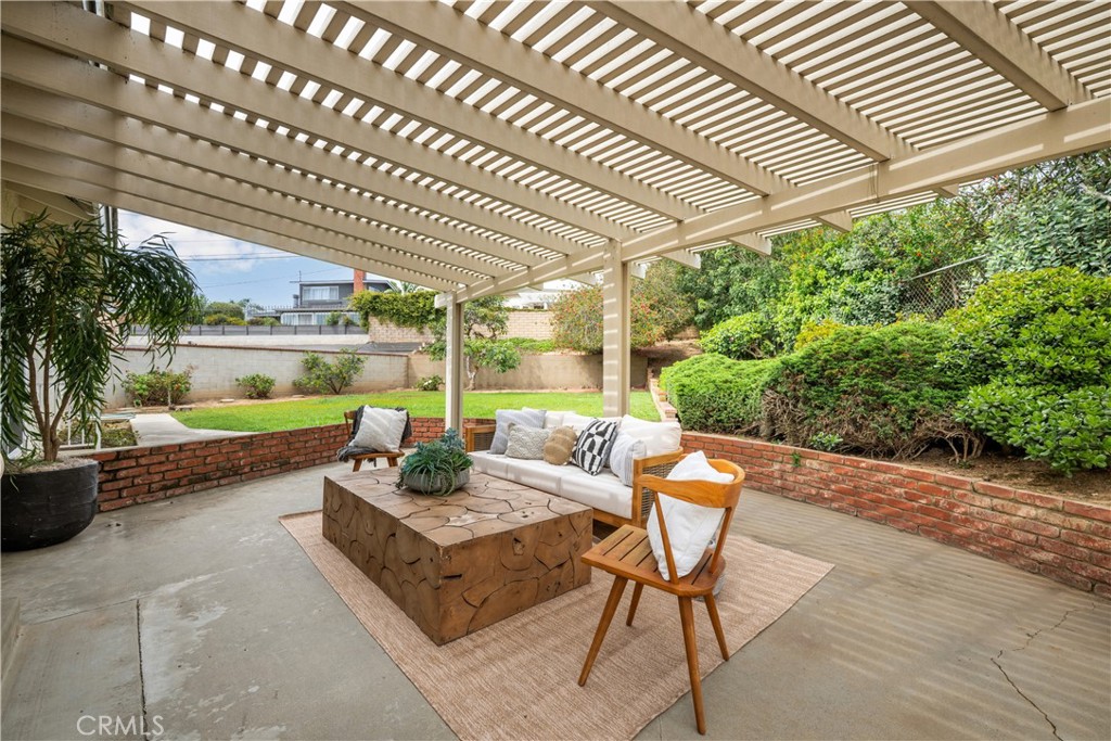1135 Catalina Ave.