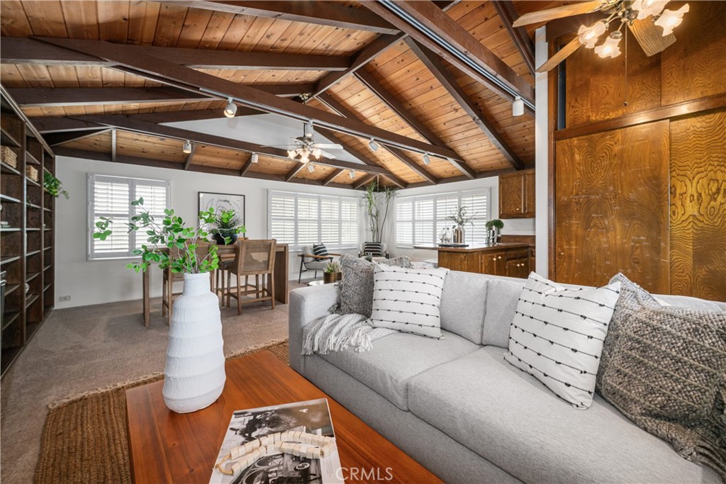 1135 Catalina Ave.