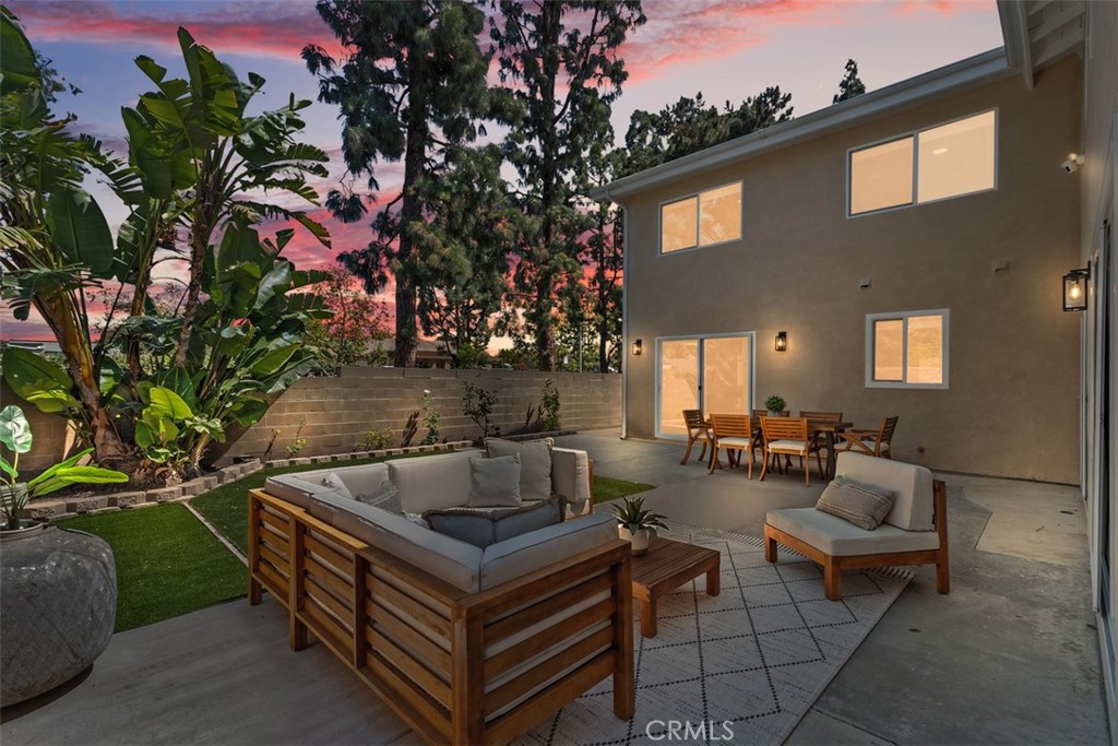 3871 Hendrix Street