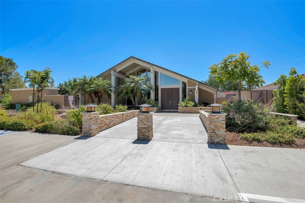 3871 Hendrix Street