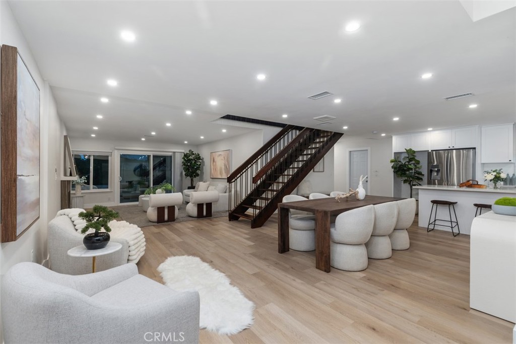 3871 Hendrix Street