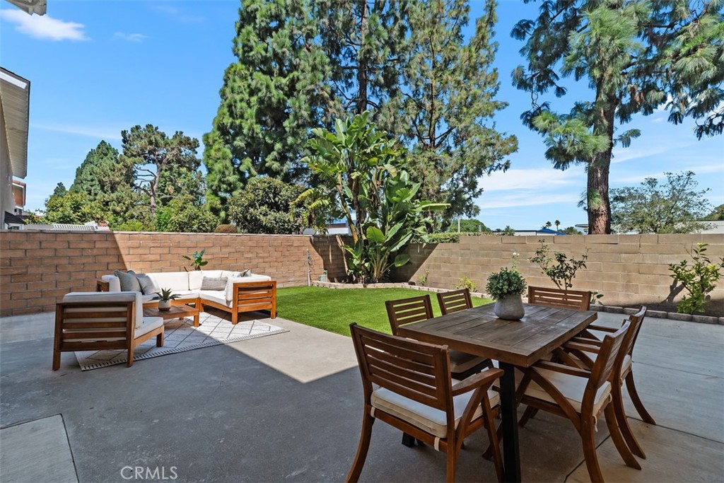 3871 Hendrix Street