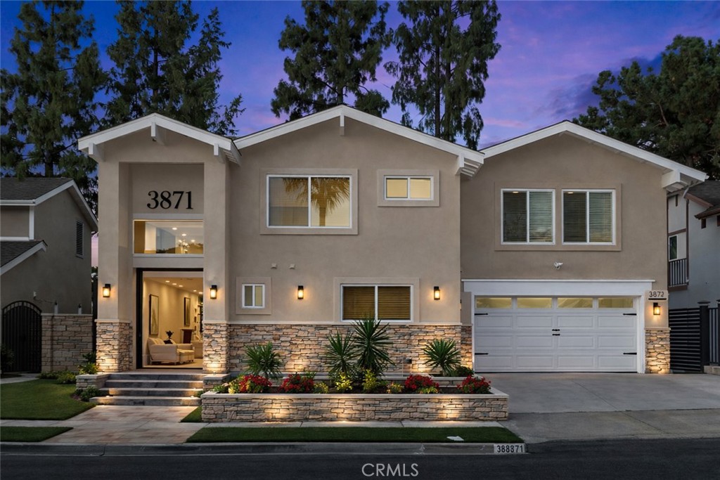 3871 Hendrix Street