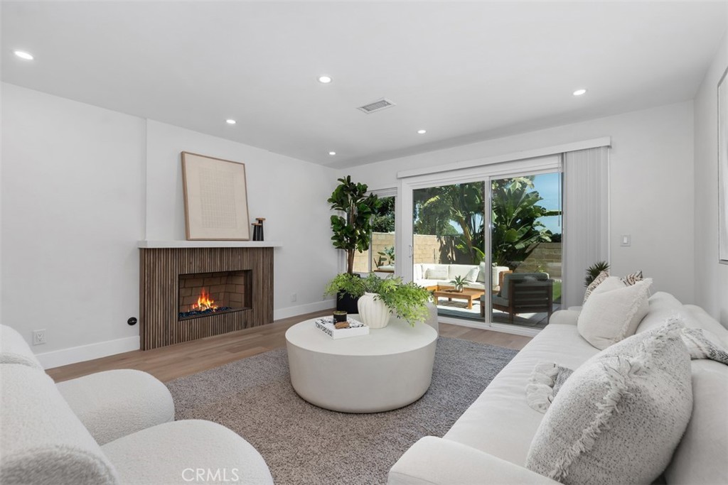 3871 Hendrix Street