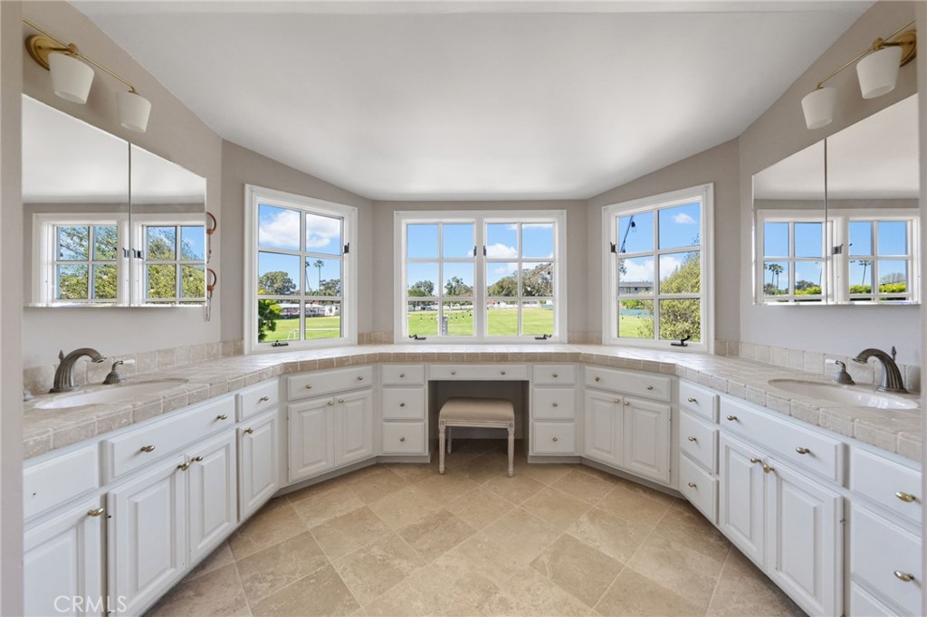3812 Calle Tiburon