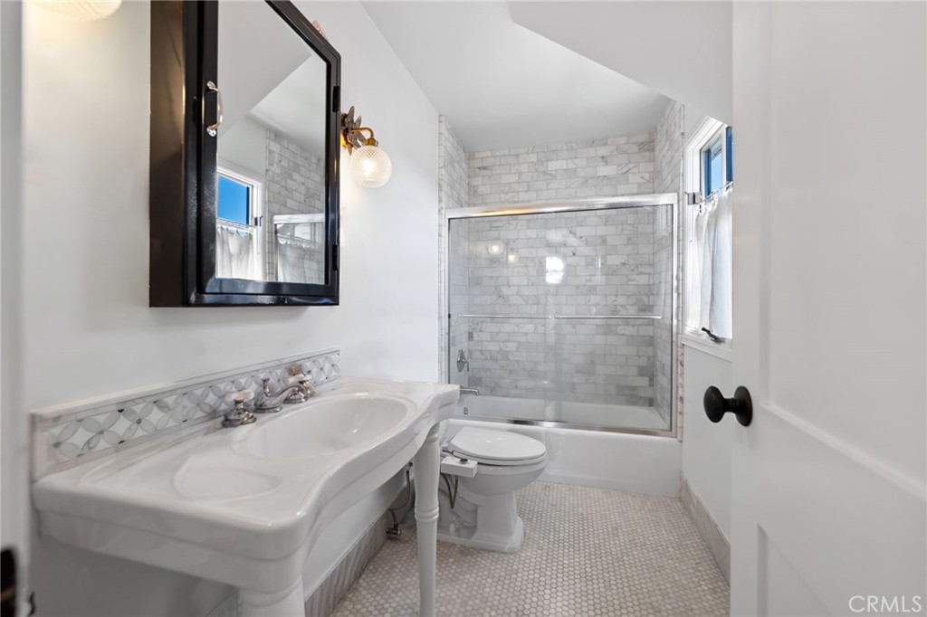 3812 Calle Tiburon