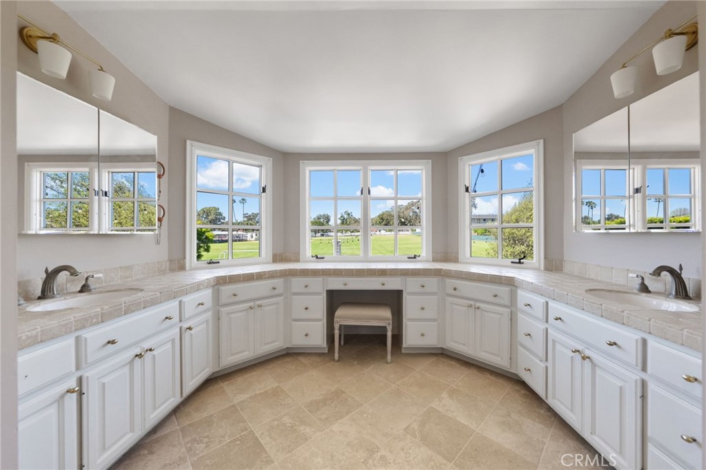 3812 Calle Tiburon