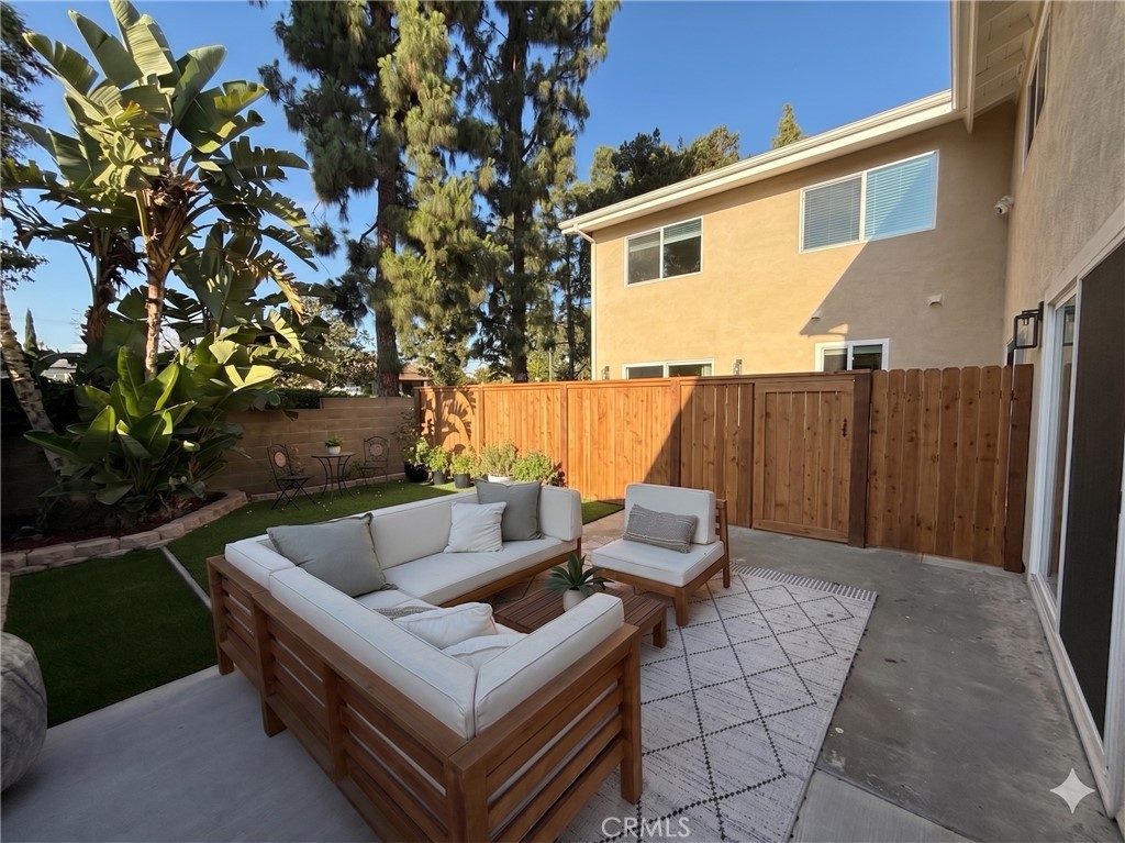 3871 Hendrix Street