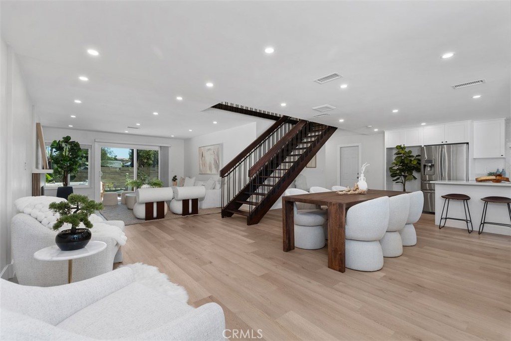3871 Hendrix Street