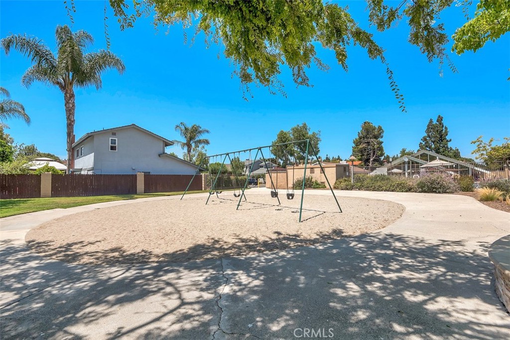3871 Hendrix Street