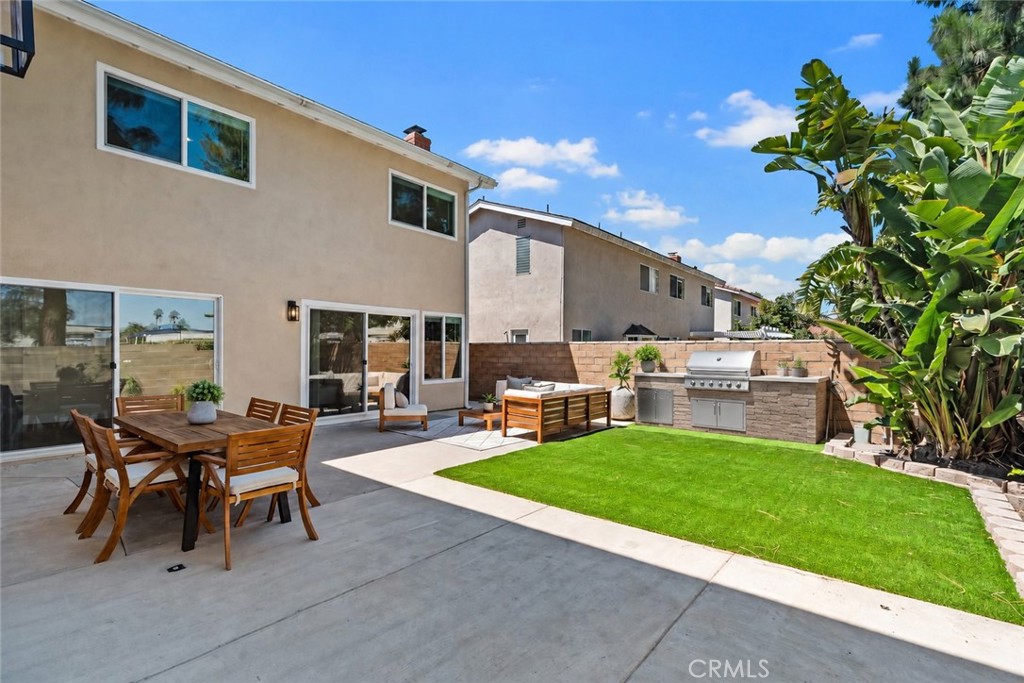 3871 Hendrix Street