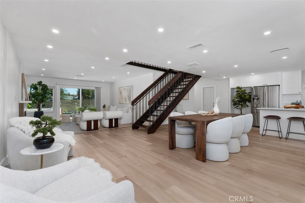 3871 Hendrix Street