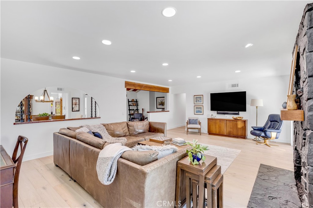 802 Avenida Presidio