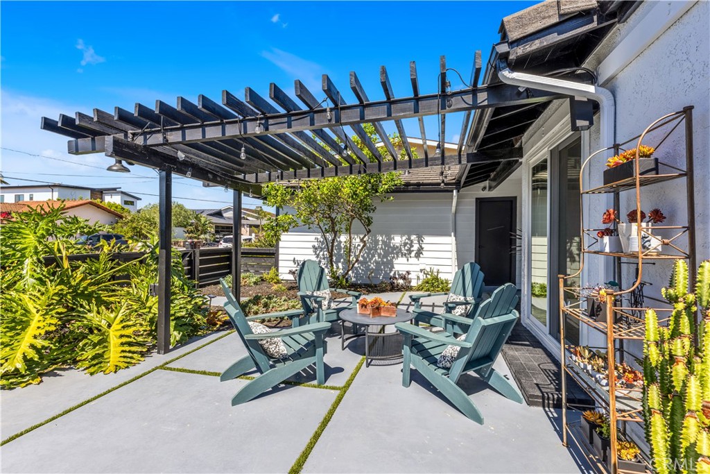 802 Avenida Presidio