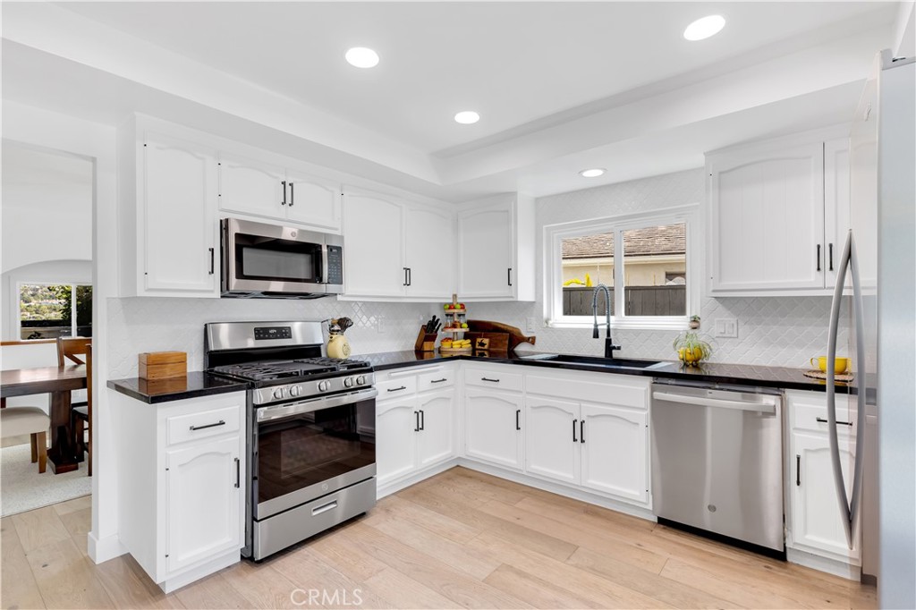 802 Avenida Presidio