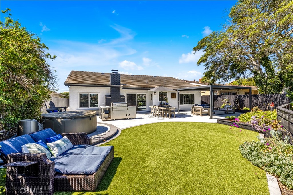 802 Avenida Presidio
