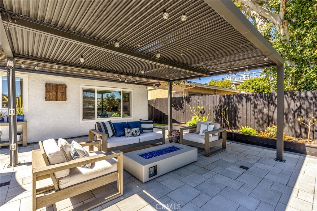 802 Avenida Presidio