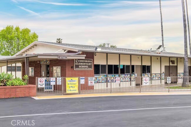 802 Avenida Presidio