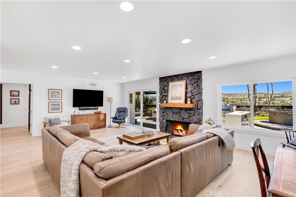 802 Avenida Presidio