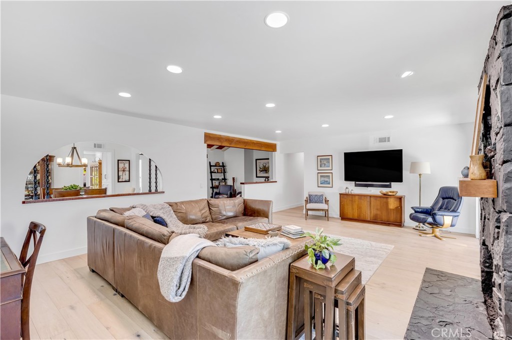 802 Avenida Presidio