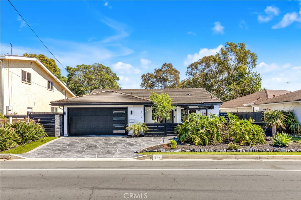 802 Avenida Presidio