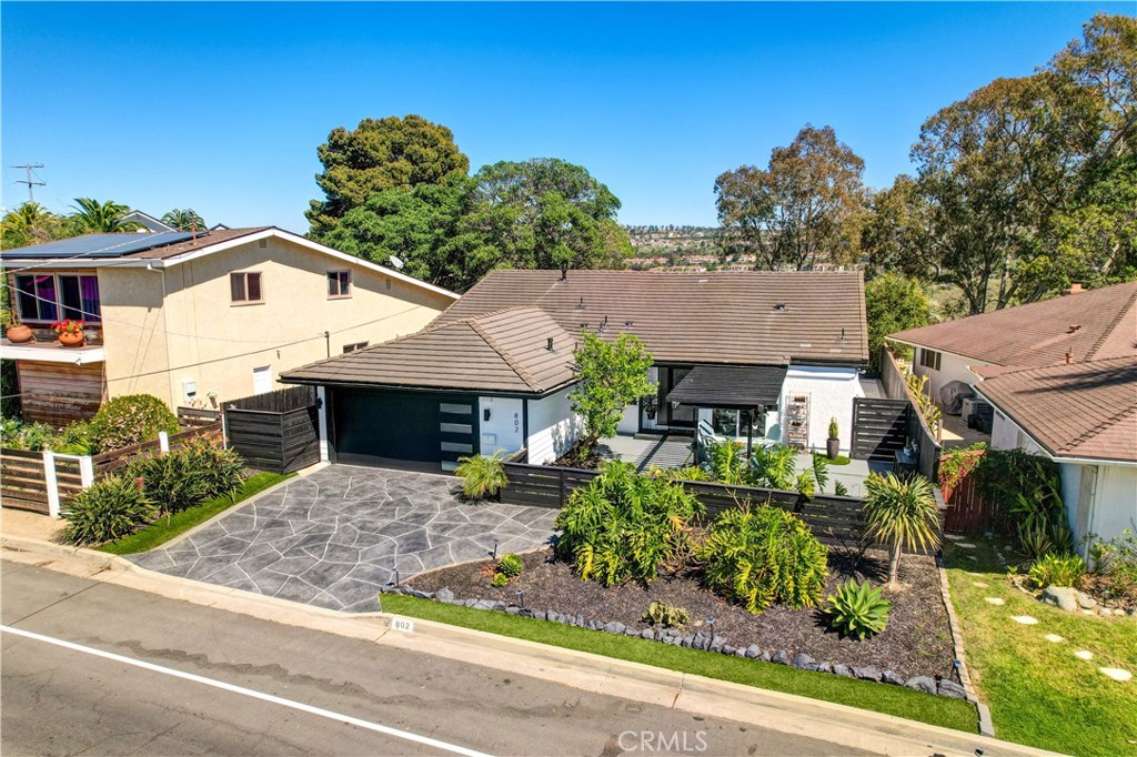 802 Avenida Presidio