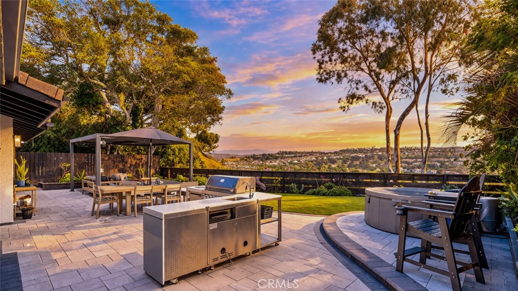 802 Avenida Presidio