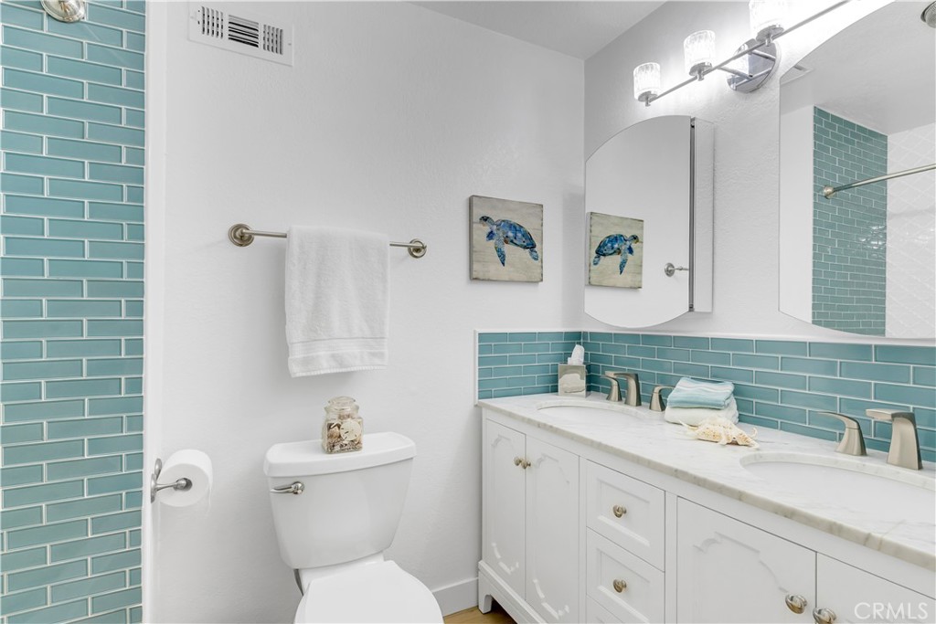 802 Avenida Presidio